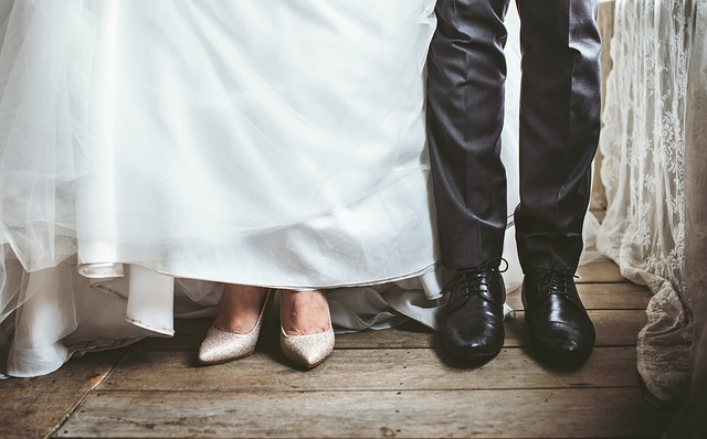 nohy novomanželů